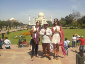 Chicas Argentina En Taj Mahal Con Chandra