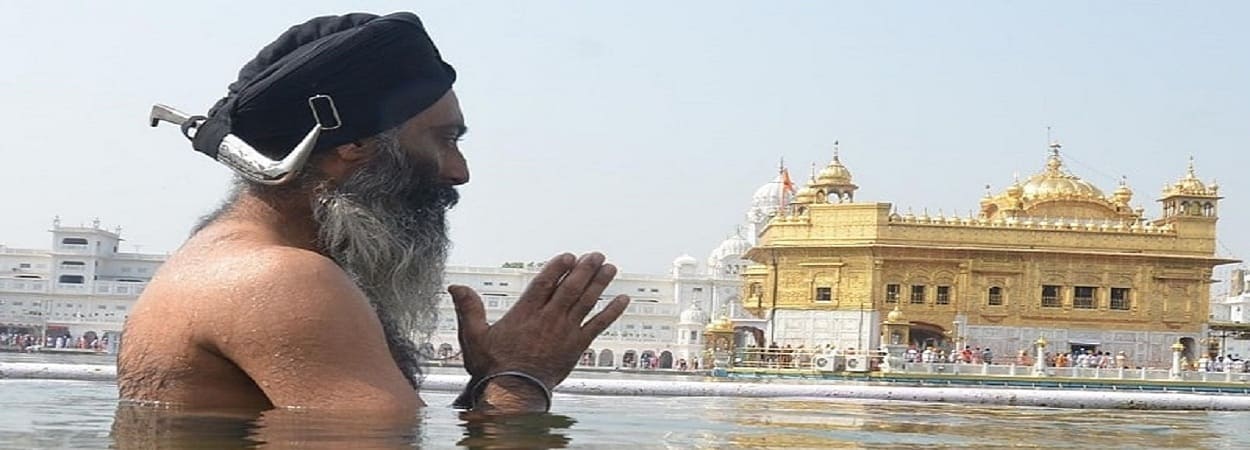 Bano Sagrado en Templo de Oro Amritsar