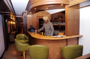 Bar De Maharaja Express