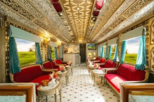 Dentro de Palace on Wheels Tren